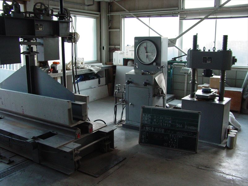 BENDING STRENGTH TEST APARATUS FOR CONCRETE CABLE DUCT - 50 KN